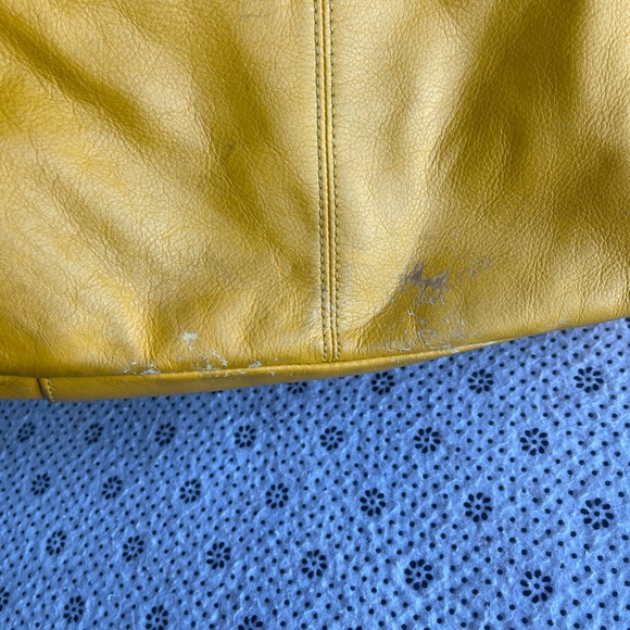 Gorgeous Coach leather sunshine yellow handbag - Picture 5 of 11